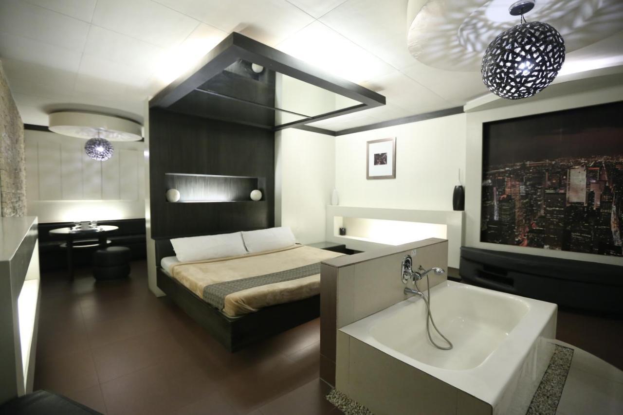 Victoria Court Suites Pasig Kültér fotó